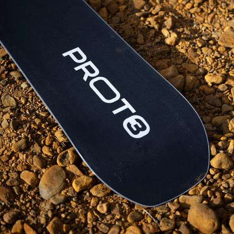 Never Summer Proto T3 Eclipse Snowboard 2027 Black Blue 161 Wide